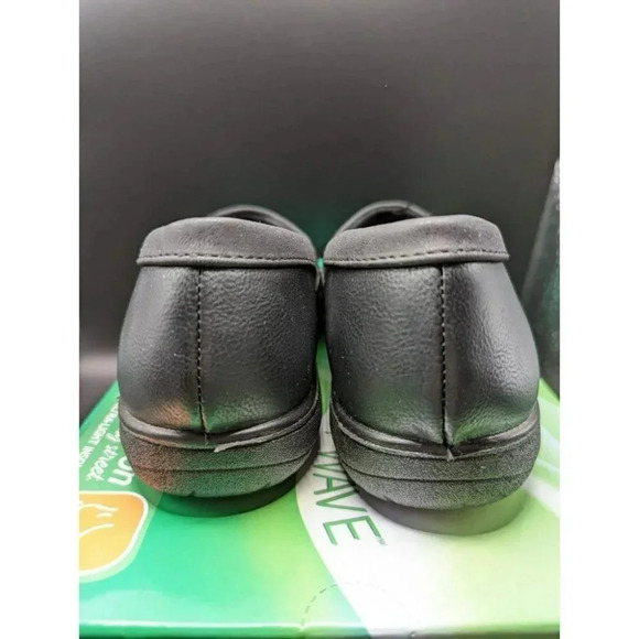 Easy Street Women's Hymn Comfort Slip-On Shoe Size 6 - Picture 4 of 5